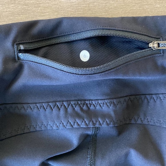 Lululemon‎ Black Cropped Leggings Size: 6 - Picture 4 of 8